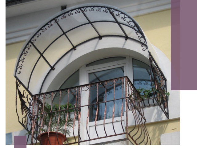 Козырьки над балконом в Люберцах — изготовление и монтаж